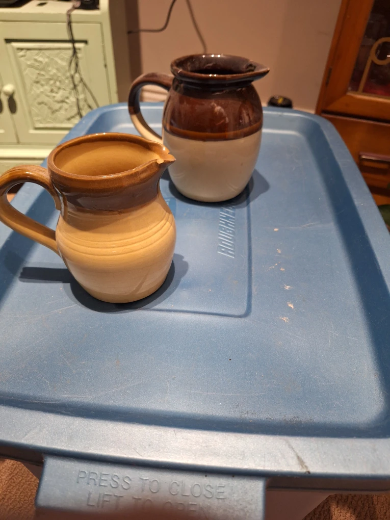 Two vintage Ceramic Creamers/Pitchers - photo 2
