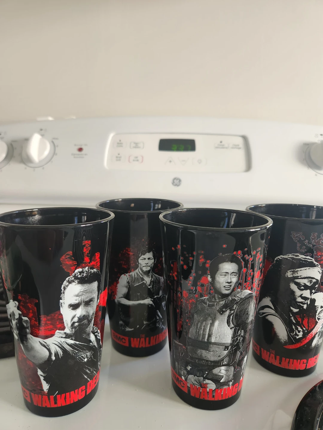 The Walking Dead Glasses Set