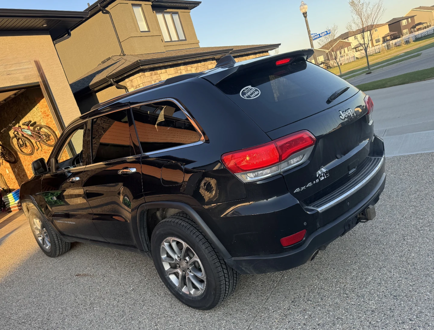2015 Jeep Grand Cherokee Limited – Fully Loaded - photo 2