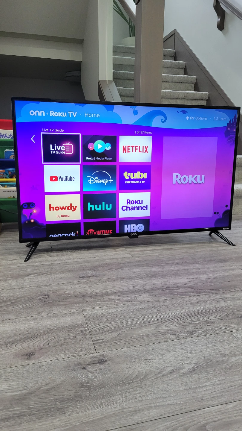 43" ONN UHD 4K SMART  Roku TV