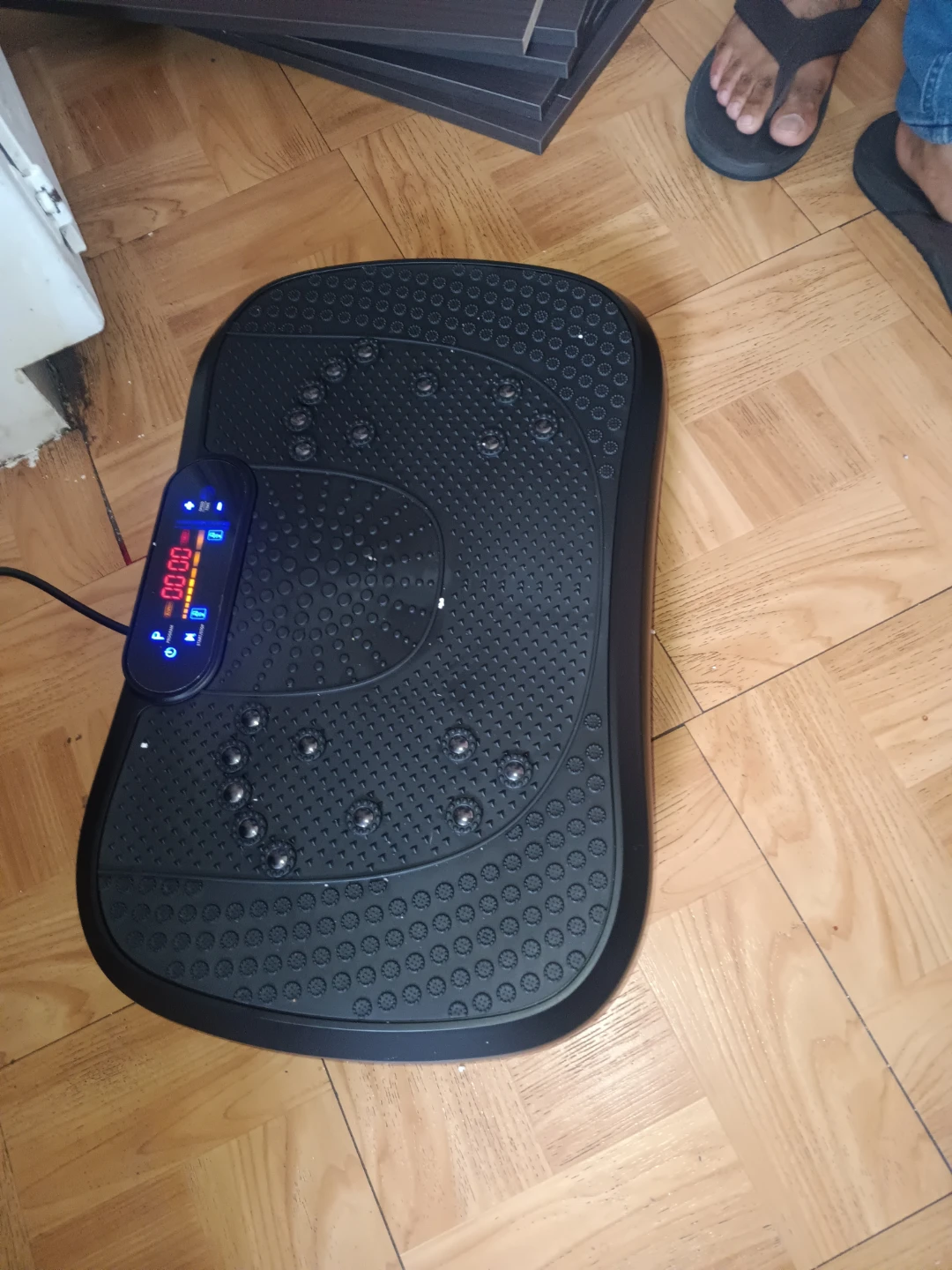 AXV Vibration Plate Fitness Machine with Resistance Bands - photo 2