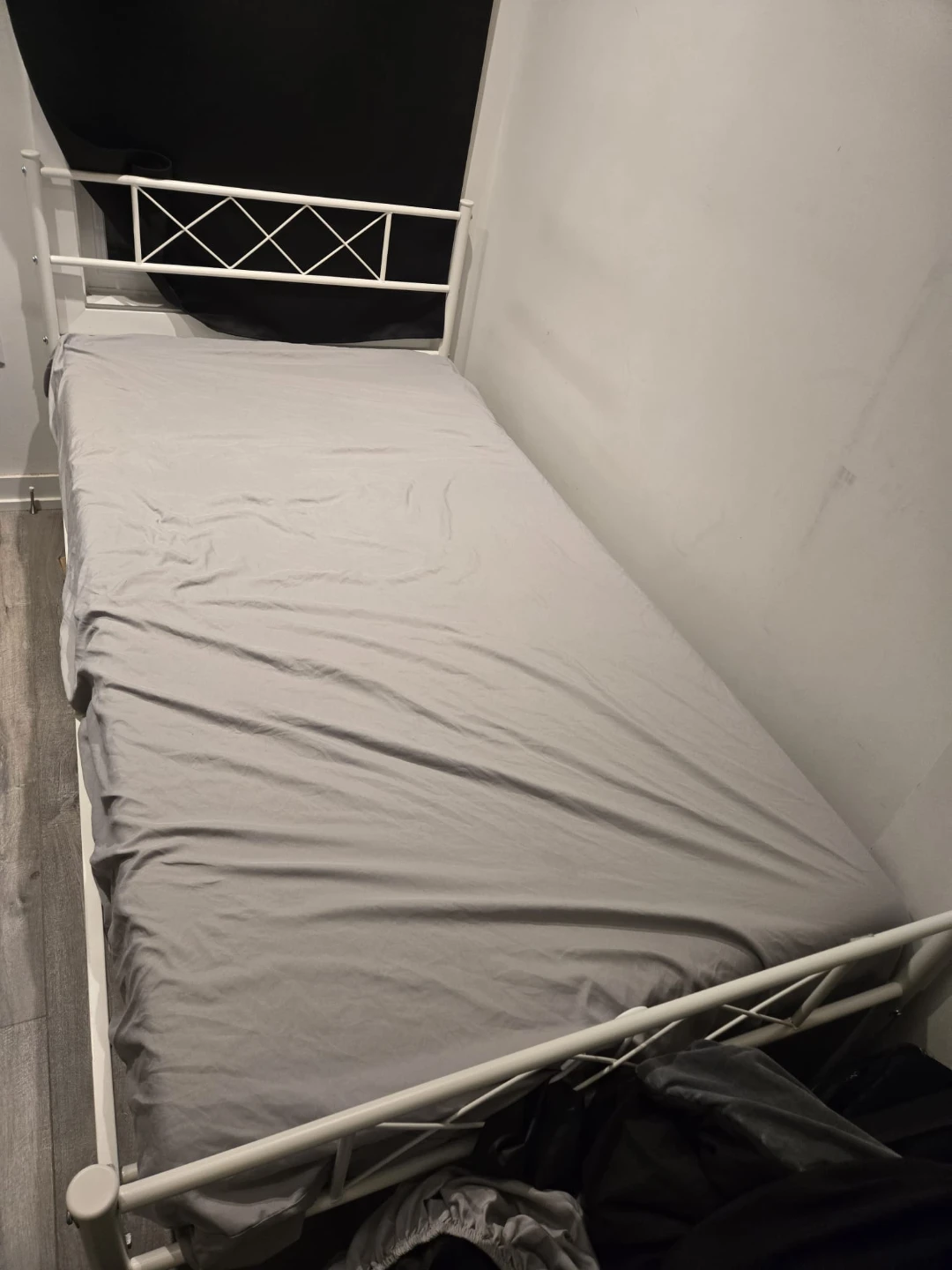 🛏️ Twin Size Bed for Sale – Move Out Sale!