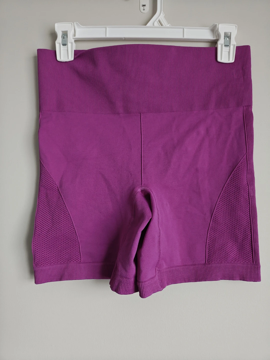 Seamless High-Waisted Biker Shorts - Magenta - photo 2