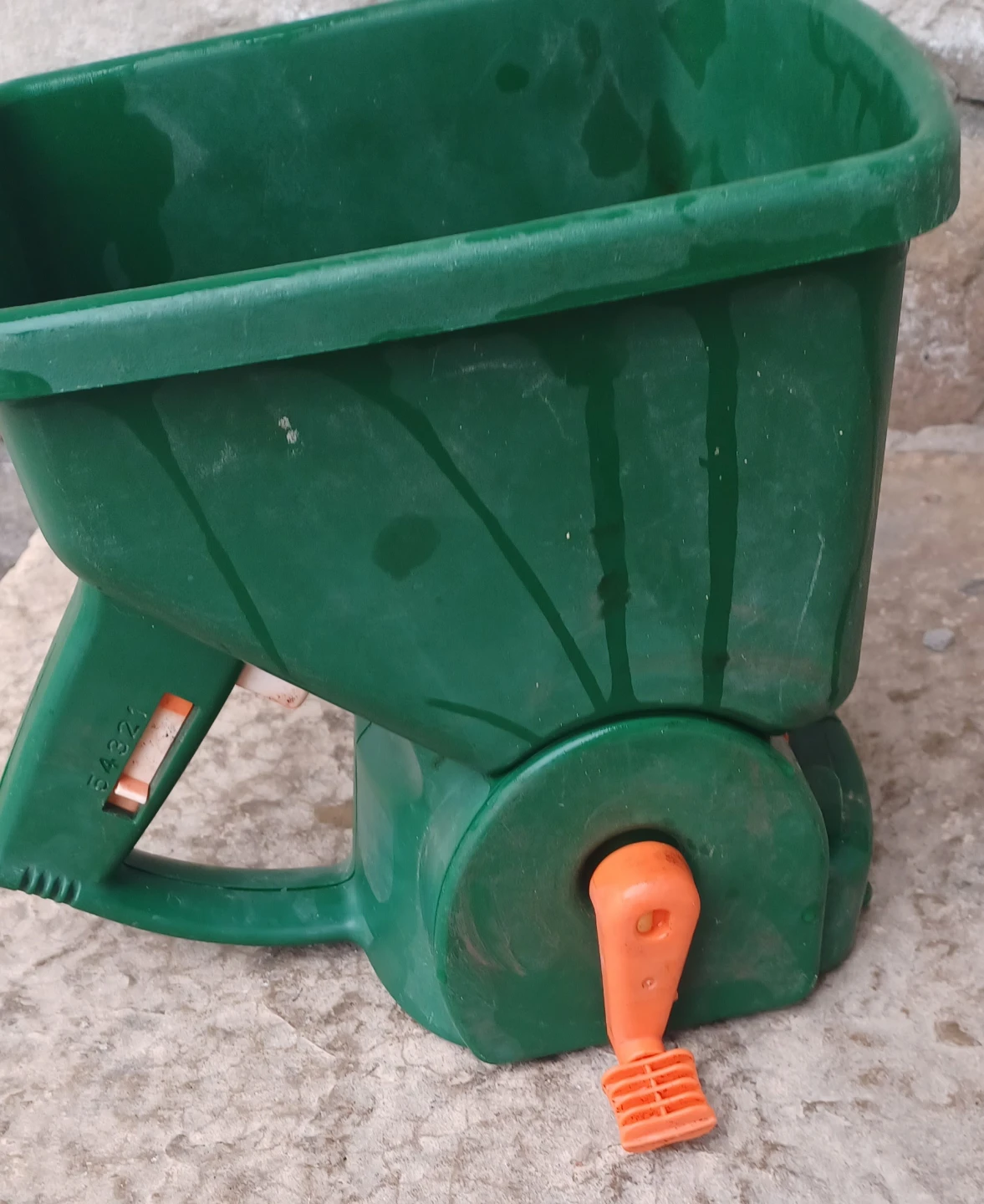 Scotts Handheld Lawn Spreader - photo 2
