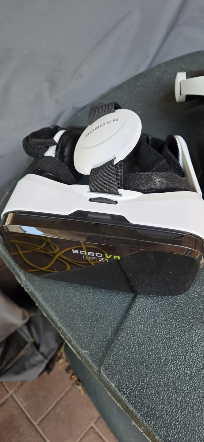BOBOVR  VR Headset with Controllers and Charging Dock - photo 3