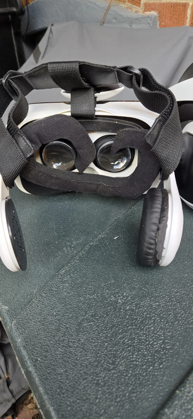 BOBOVR  VR Headset with Controllers and Charging Dock - photo 4