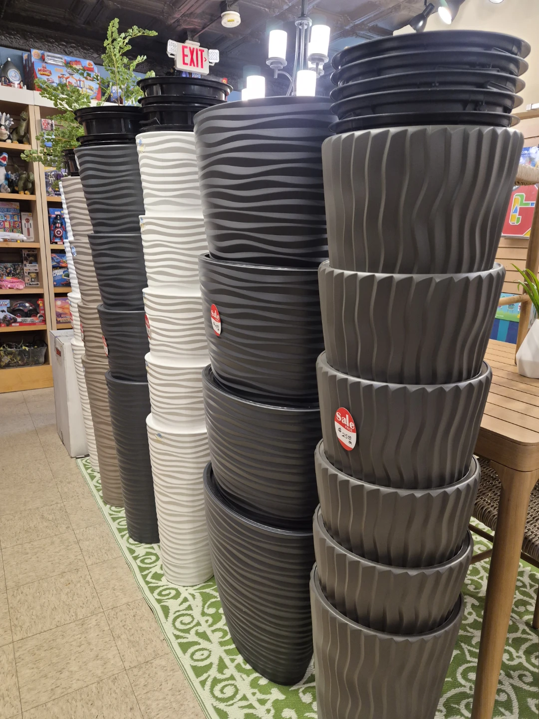 New Modern Textured Planters - Various Sizes great prices - photo 3