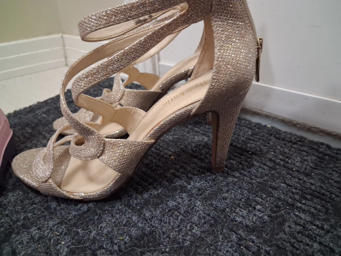 Assorted women's heels size 8 to 9 - photo 2