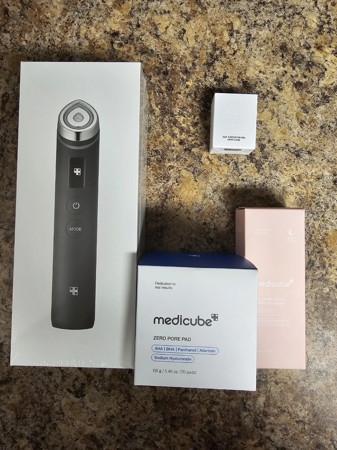 MEDICUBE Booster Pro Glow Set (Black)