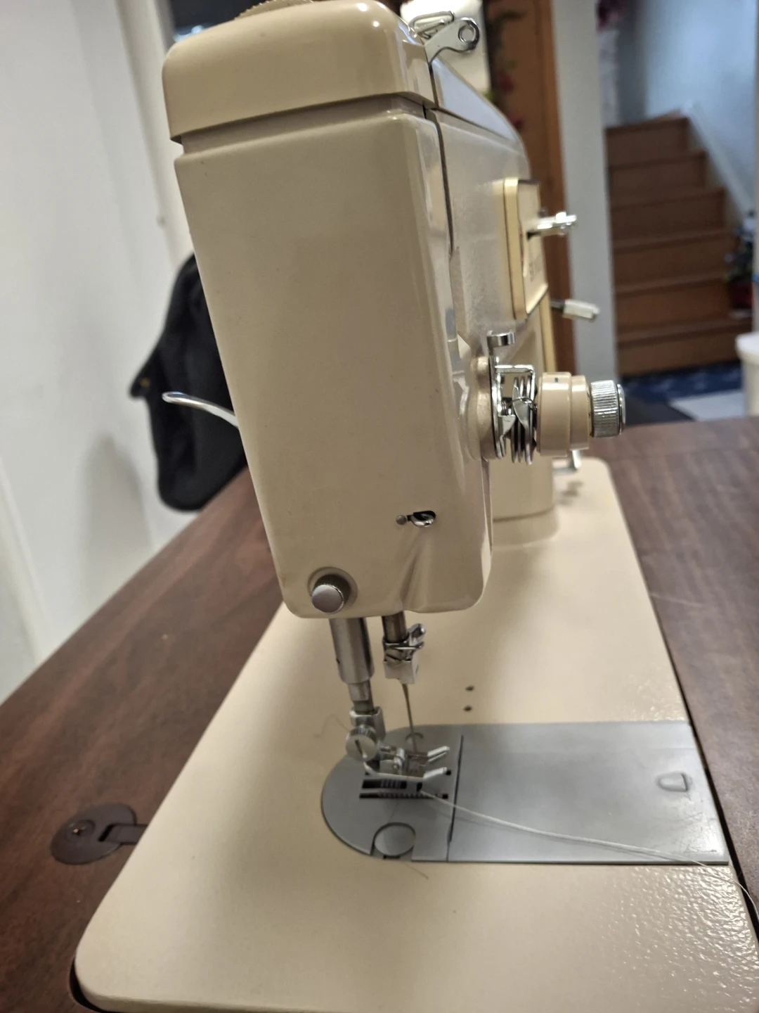 Singer Sewing Machine with Fold-Out Table - photo 5