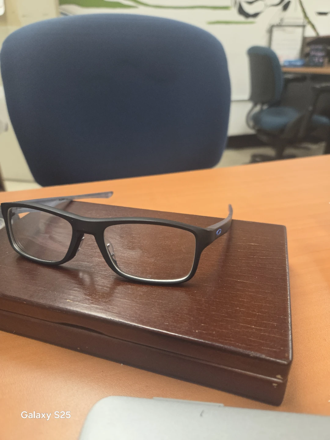 Oakley Glasses with Case - photo 3