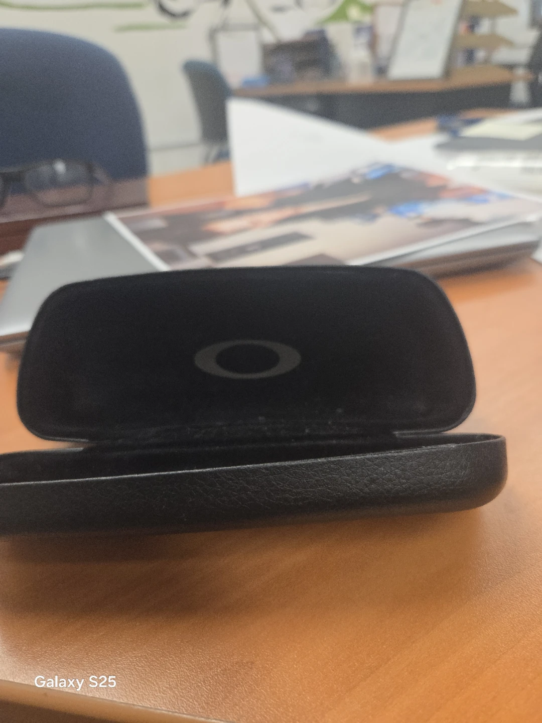 Oakley Glasses with Case - photo 5