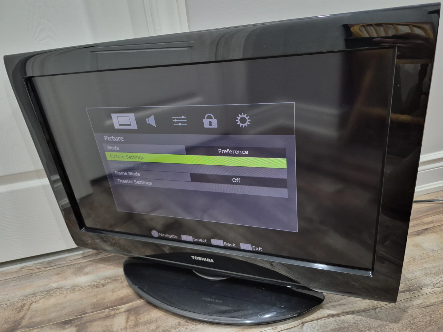 Toshiba 32" TV - photo 2