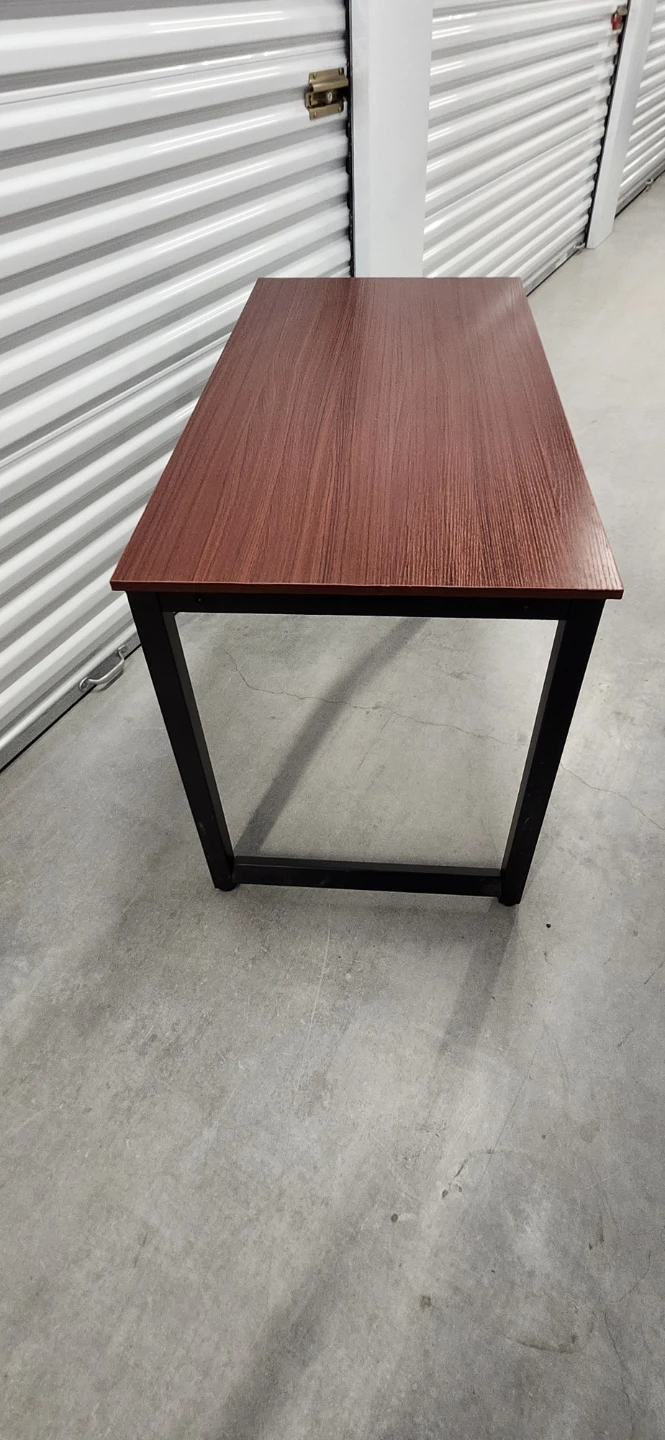 Desk - photo 3