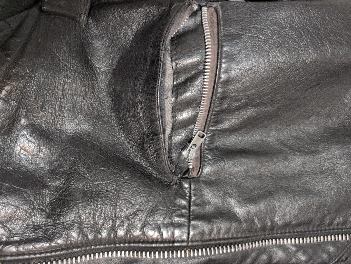 Vintage Leather Motorcycle Jacket - photo 5