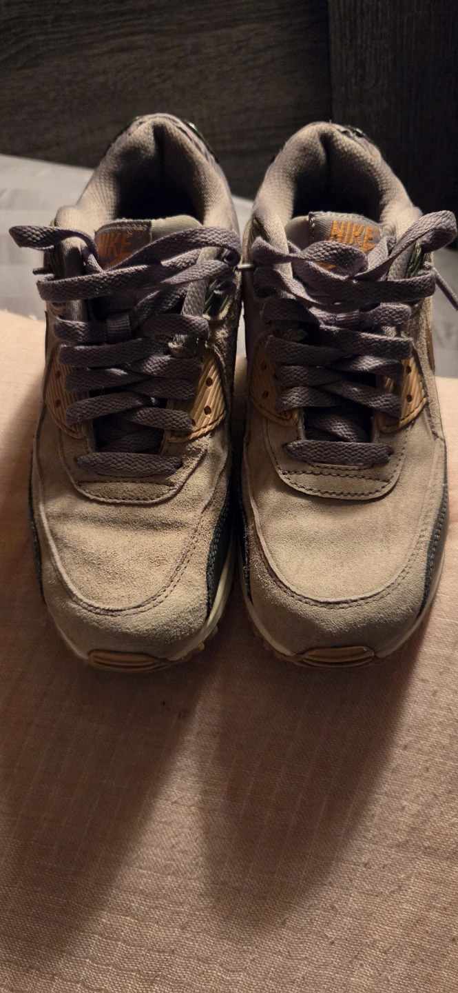 Nike Air Max 90 Sneakers