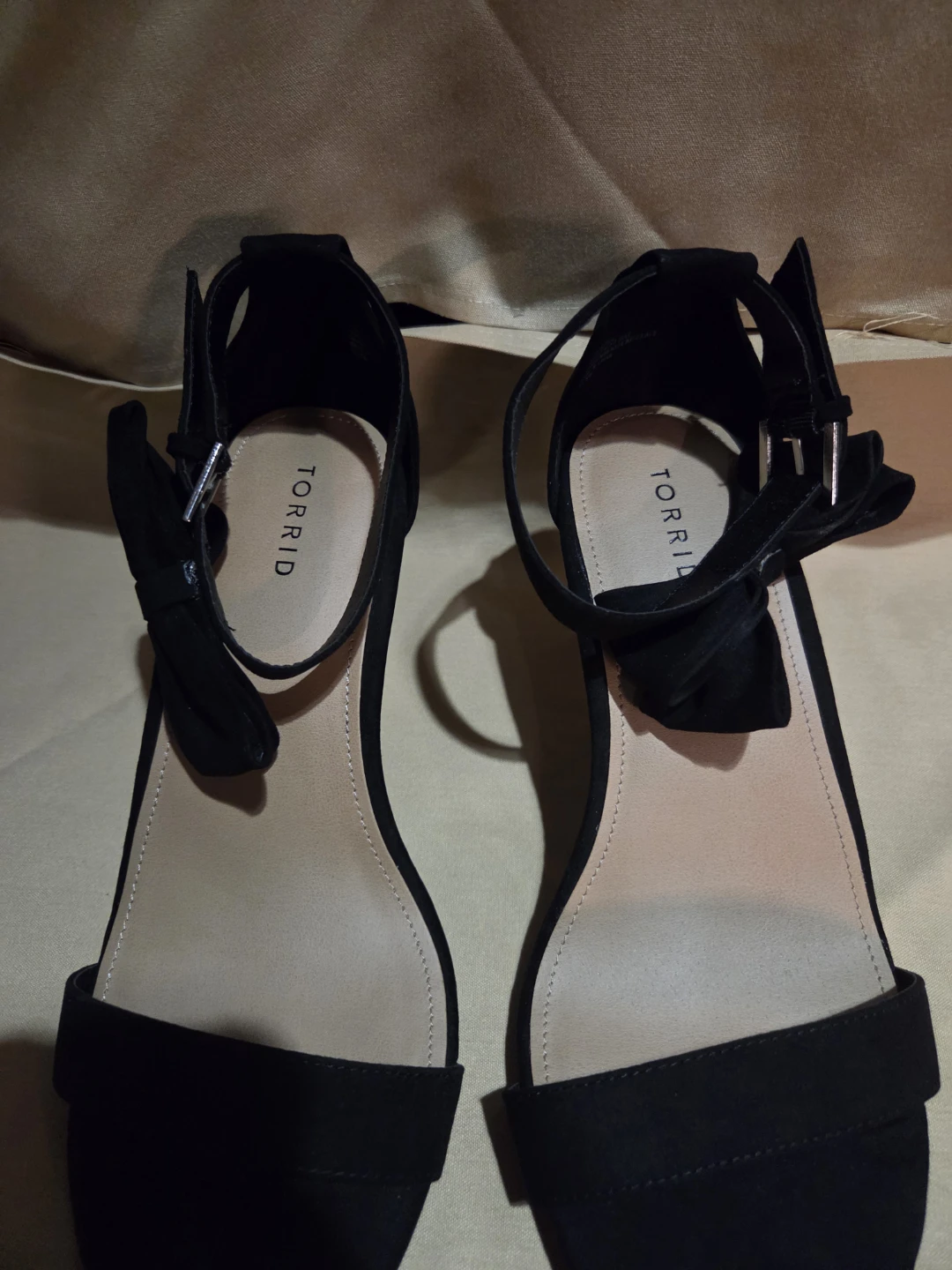 Torrid Black Fabric Bow Heels Size 11.5W - photo 2