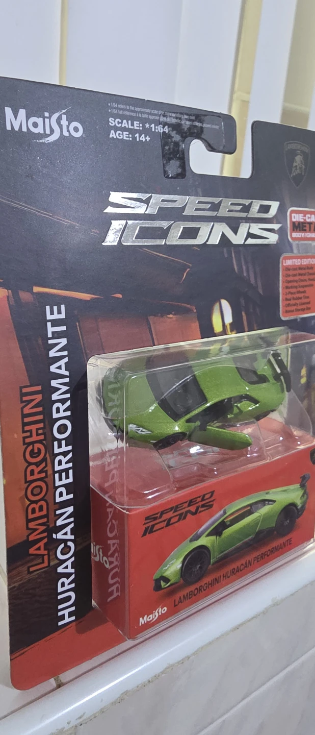 Lamborghini Huracán Performante Die-Cast Car 1:64 Scale - photo 2