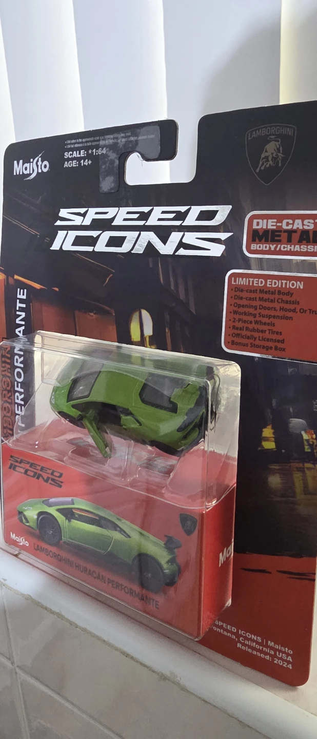 Lamborghini Huracán Performante Die-Cast Car 1:64 Scale - photo 3