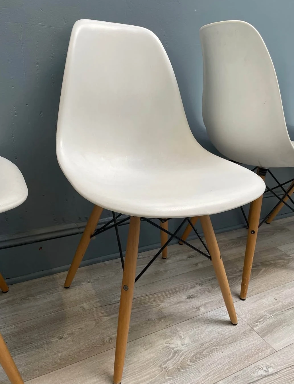 Set of 4 White Dining Chairs with Wooden Legs - photo 3