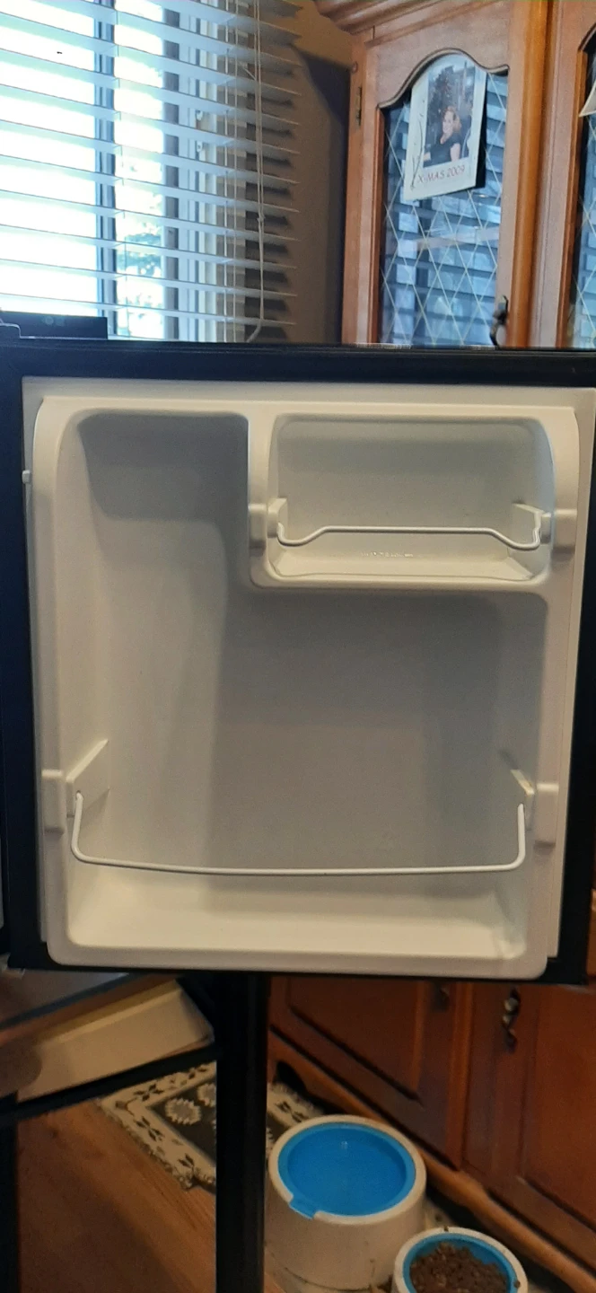 Galanz Mini Fridge - photo 3