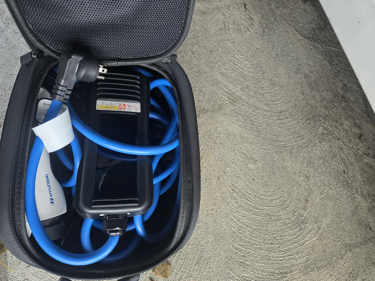 Hyundai Ioniq Electric Vehicle with Charger - photo 4