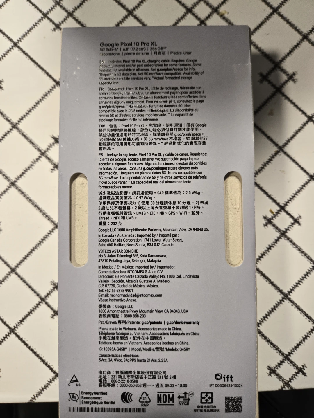 Google Pixel 10 Pro XL - photo 3