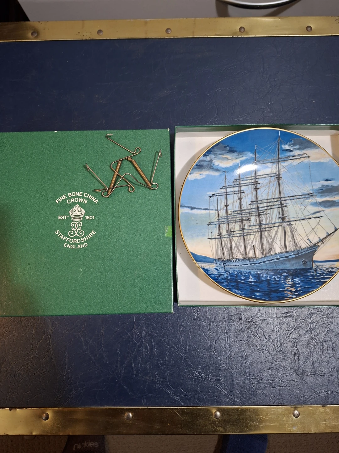 Crown Staffordshire Fine Bone China Plate - photo 2