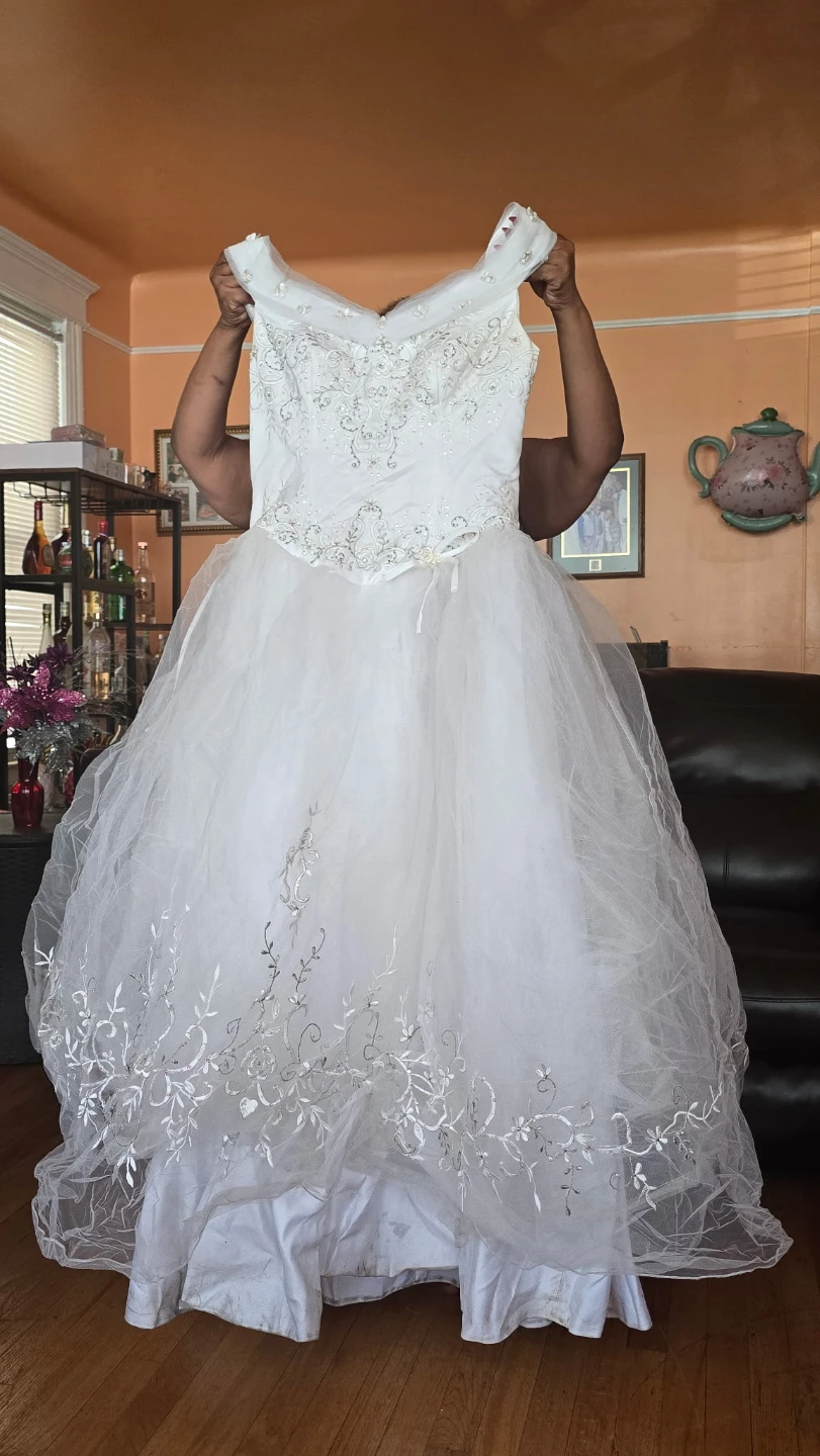 White Wedding Dress with Corset Back - photo 2