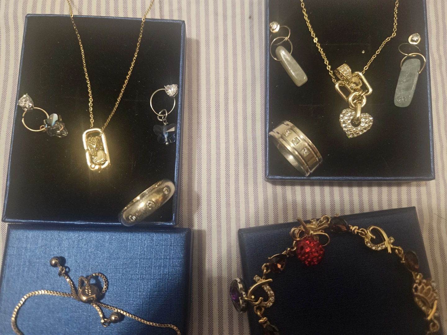 Assorted Gold-Tone Jewellery Set with Pendants and Rings - photo 5