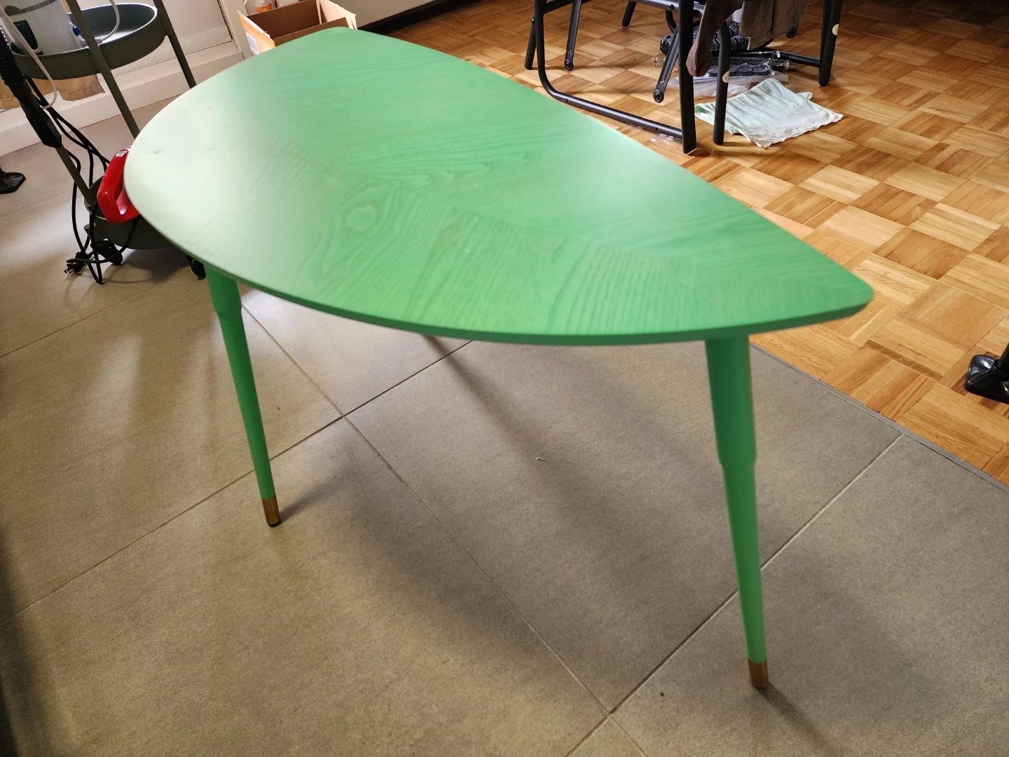 Coffee Table - Green Leaf Shaped - photo 2