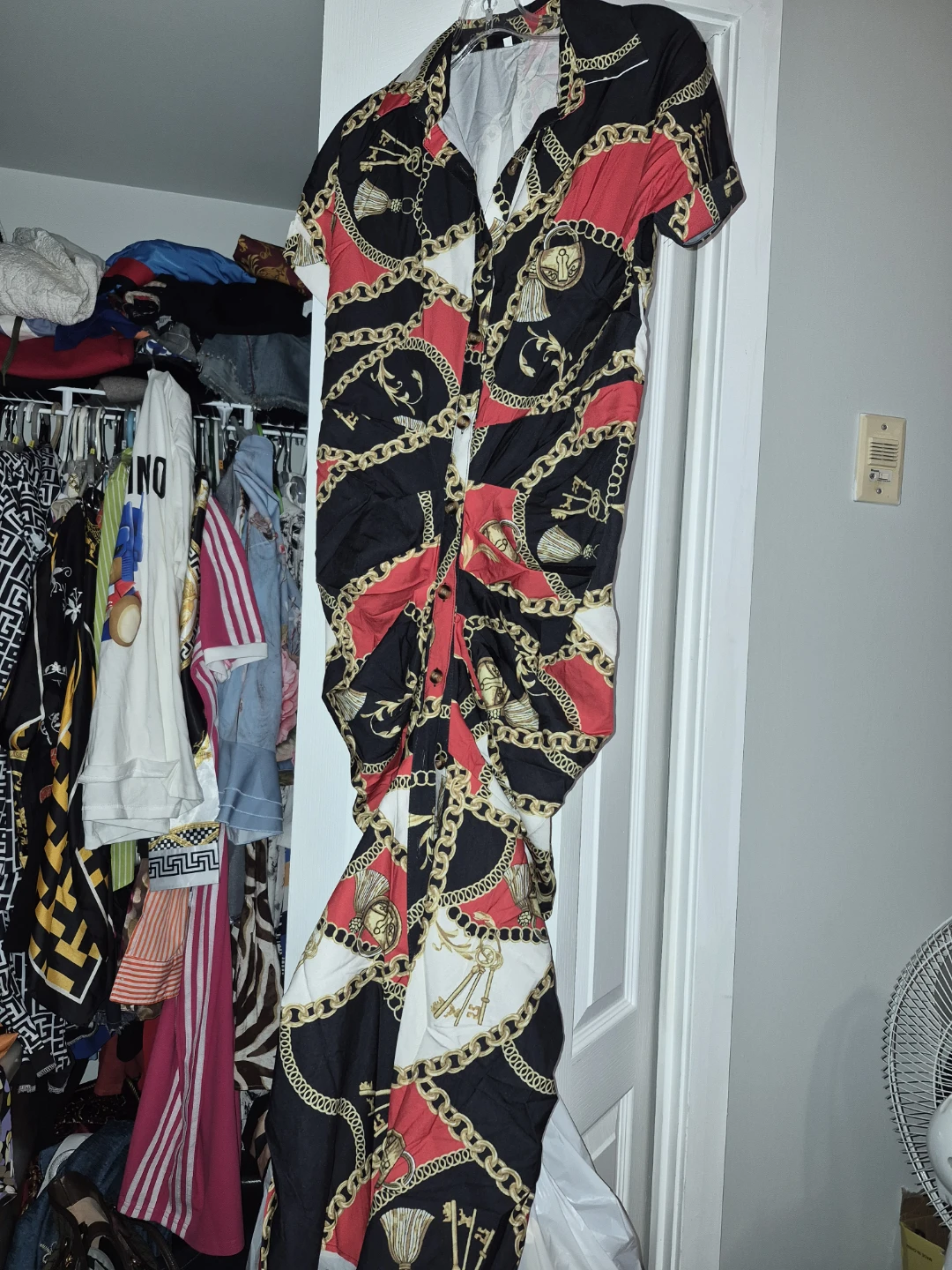 Chain Print Ruched Button-Up Dress - photo 3