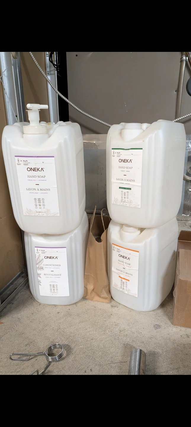 20L jugs with taps or pumps x6