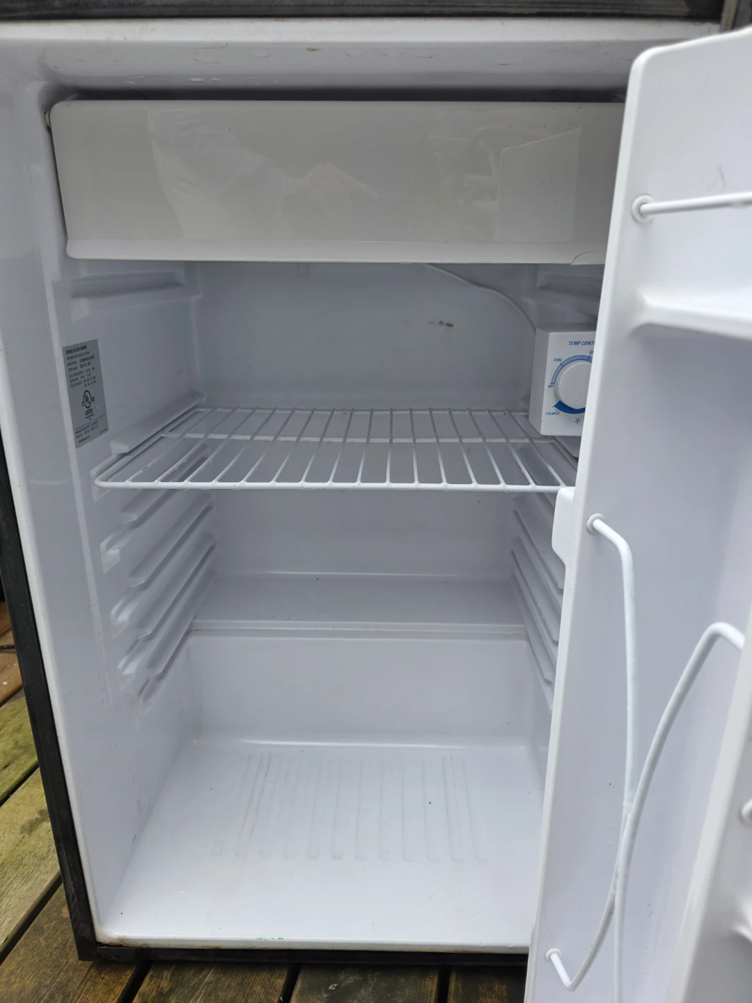 GE Mini Fridge - photo 3