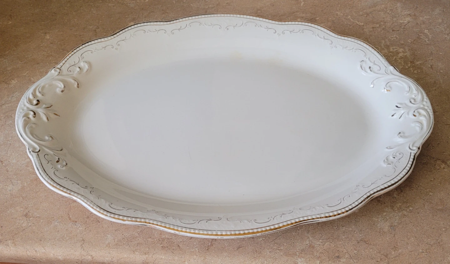 White Dinnerware Set with Gold Trim - photo 2