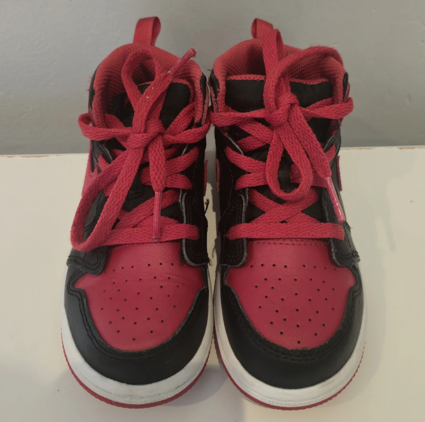 Air Jordan 1 Mid (Toddler) Size 9c - photo 2