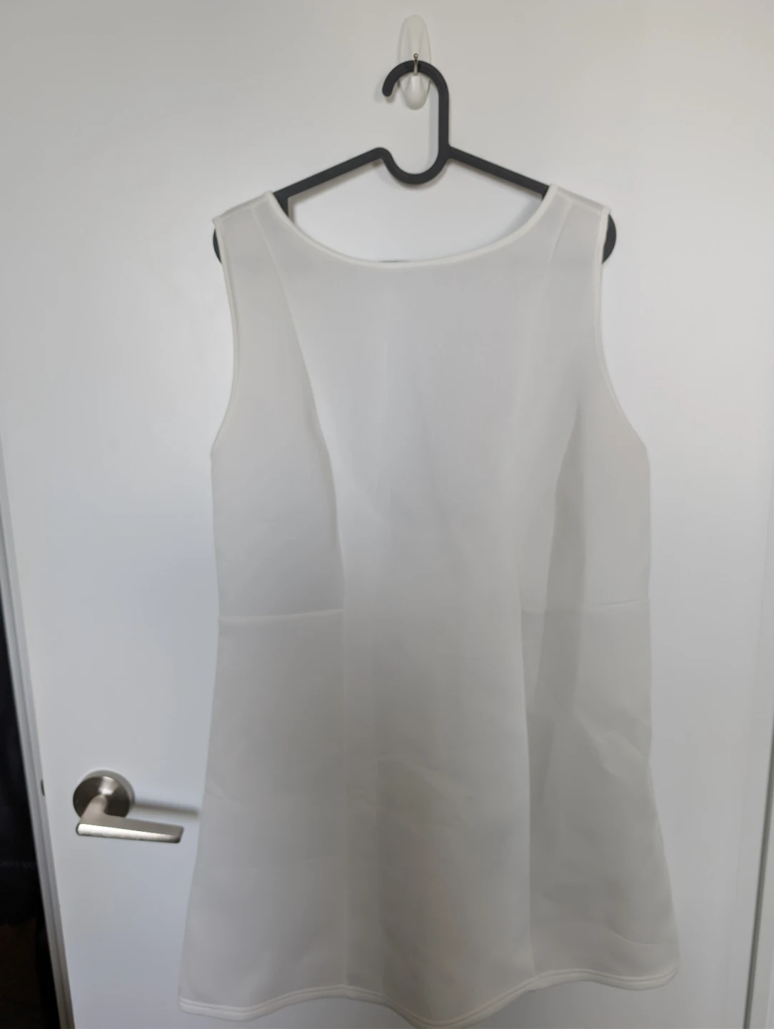 White sleeveless mini dress with bow detail - photo 2