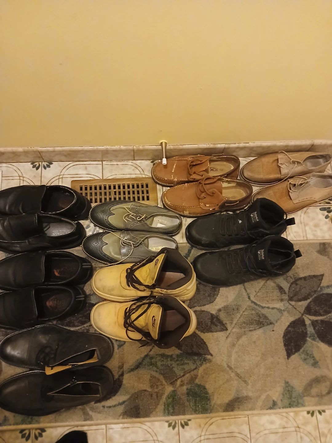 Assorted Men's Shoes size 10 - photo 2