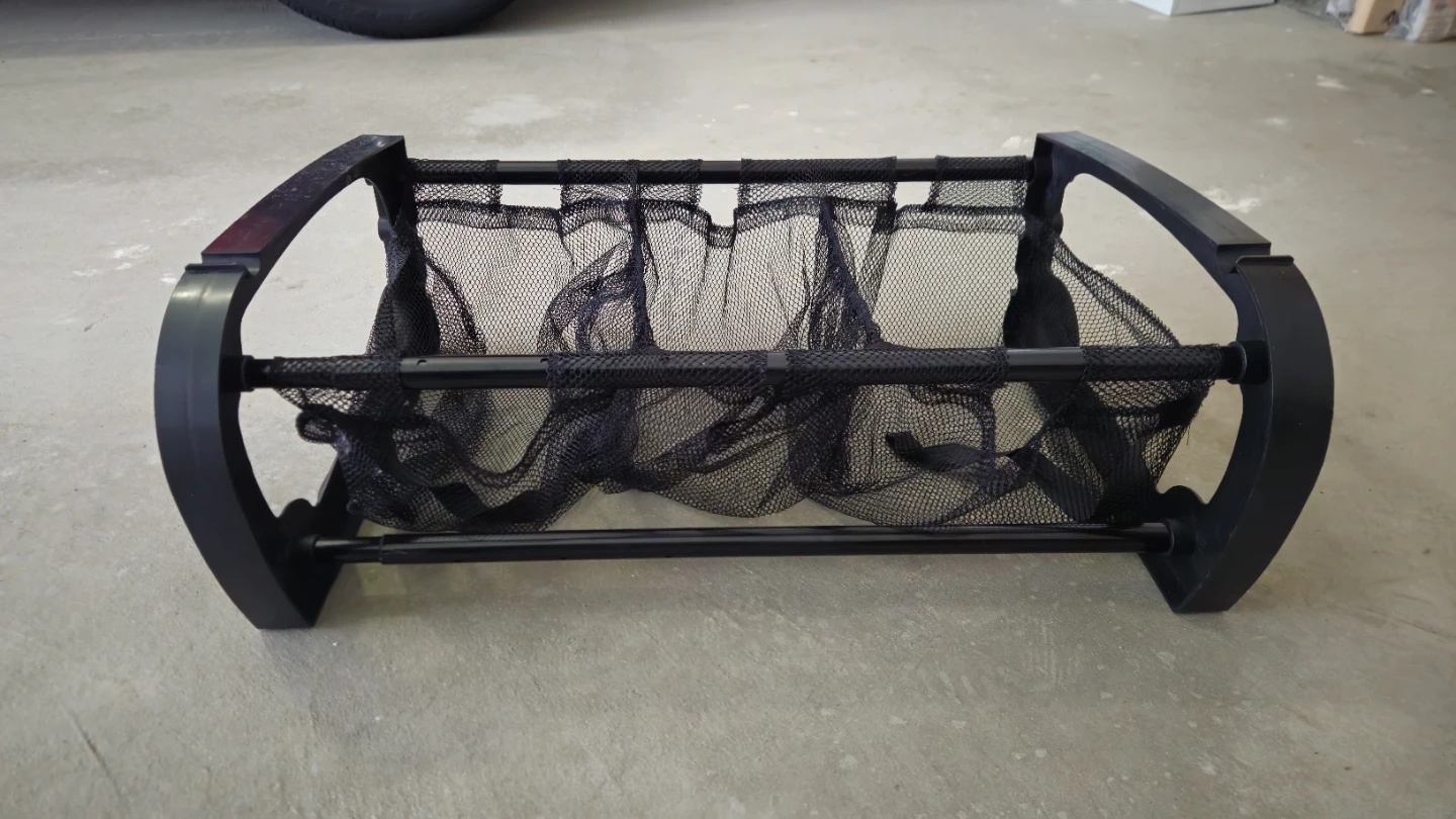 Trunk mesh organizer rack