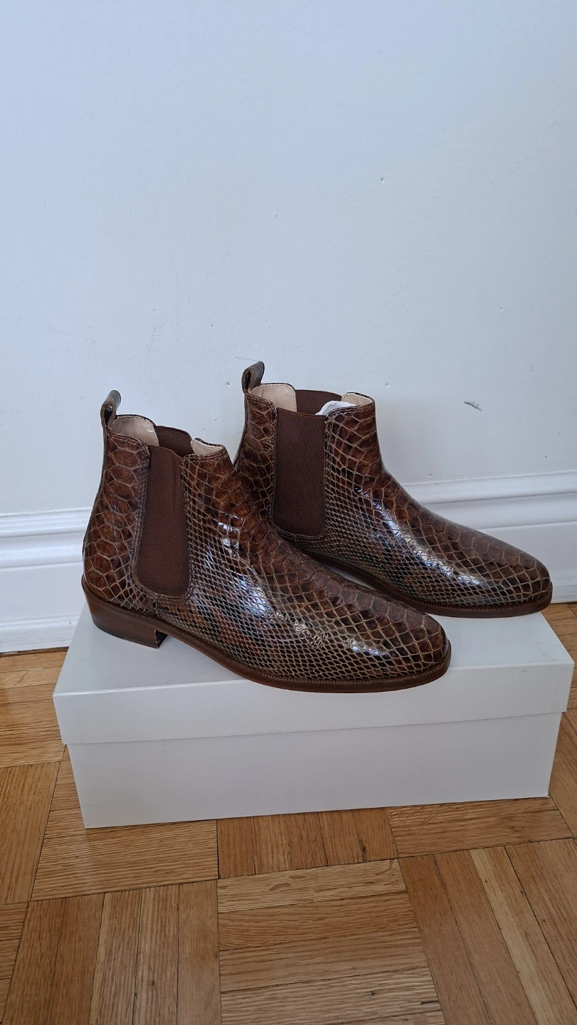 *NEW* Brown Snake Print Chelsea Boots Size 38 - photo 3