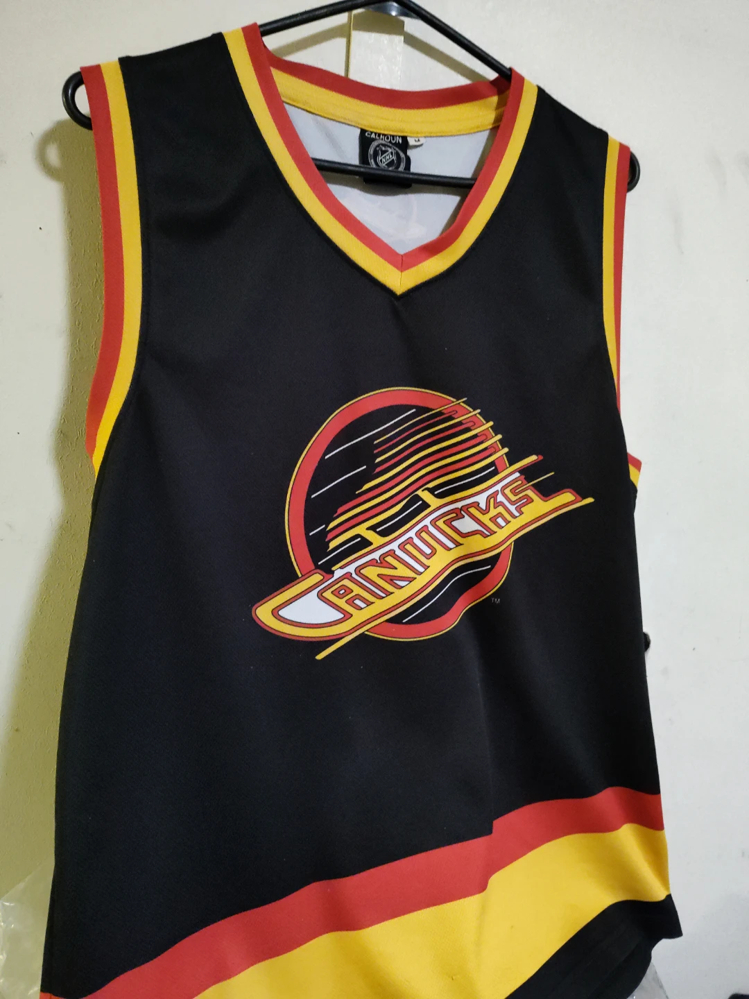 Vancouver Canucks NHL Sleeveless Jersey Size M