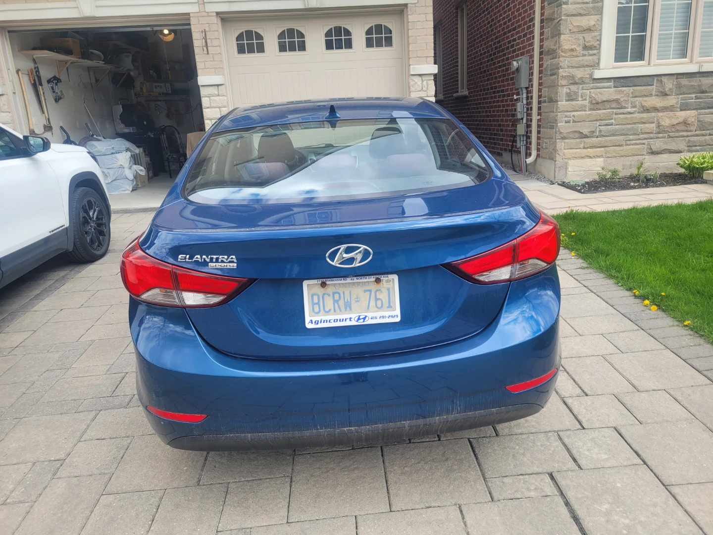 Blue Hyundai Elantra - photo 5