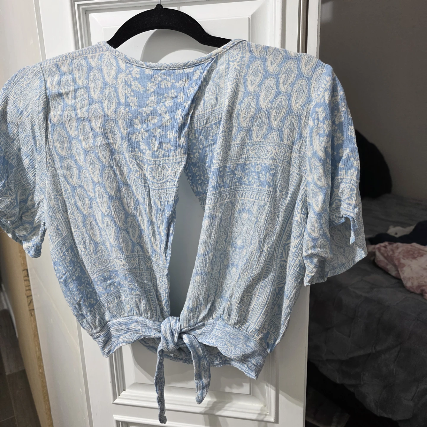 CUCO BLACK Blue & White Patterned Crop Top - photo 2