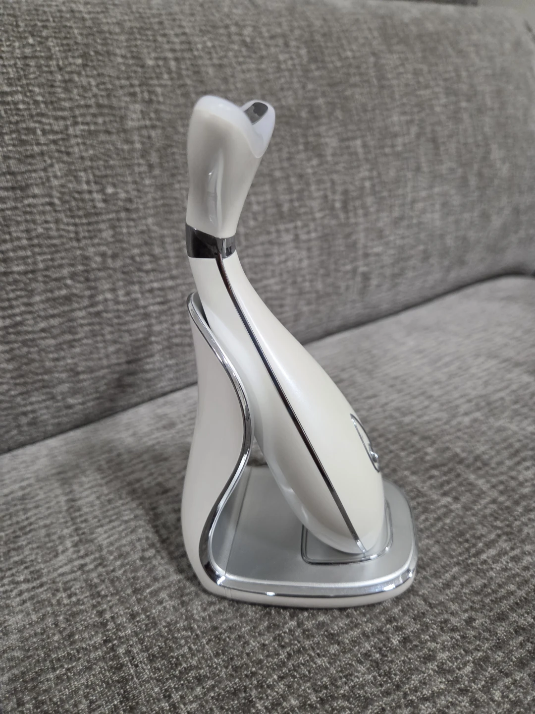 Vraiko Lily Neck and Face Massager - photo 5