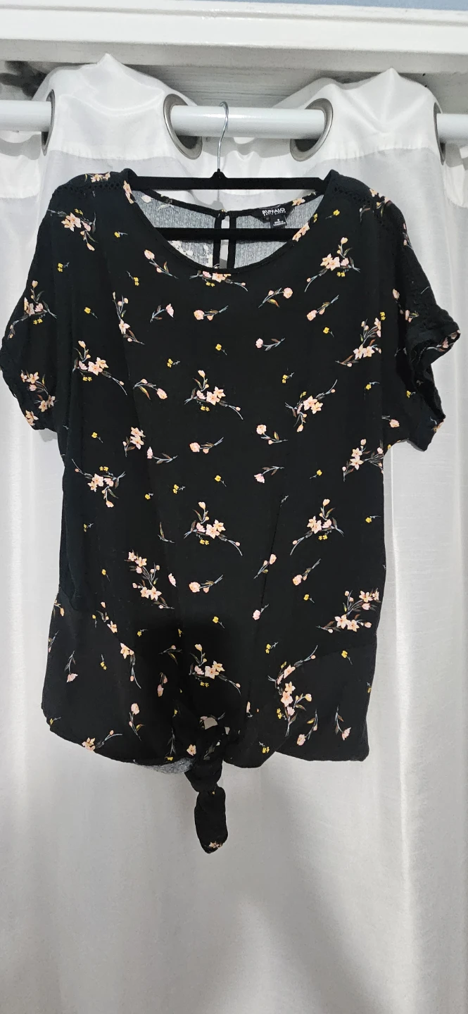 Women's Buffalo David Bitton Tie Front Top Blouse. Size S
