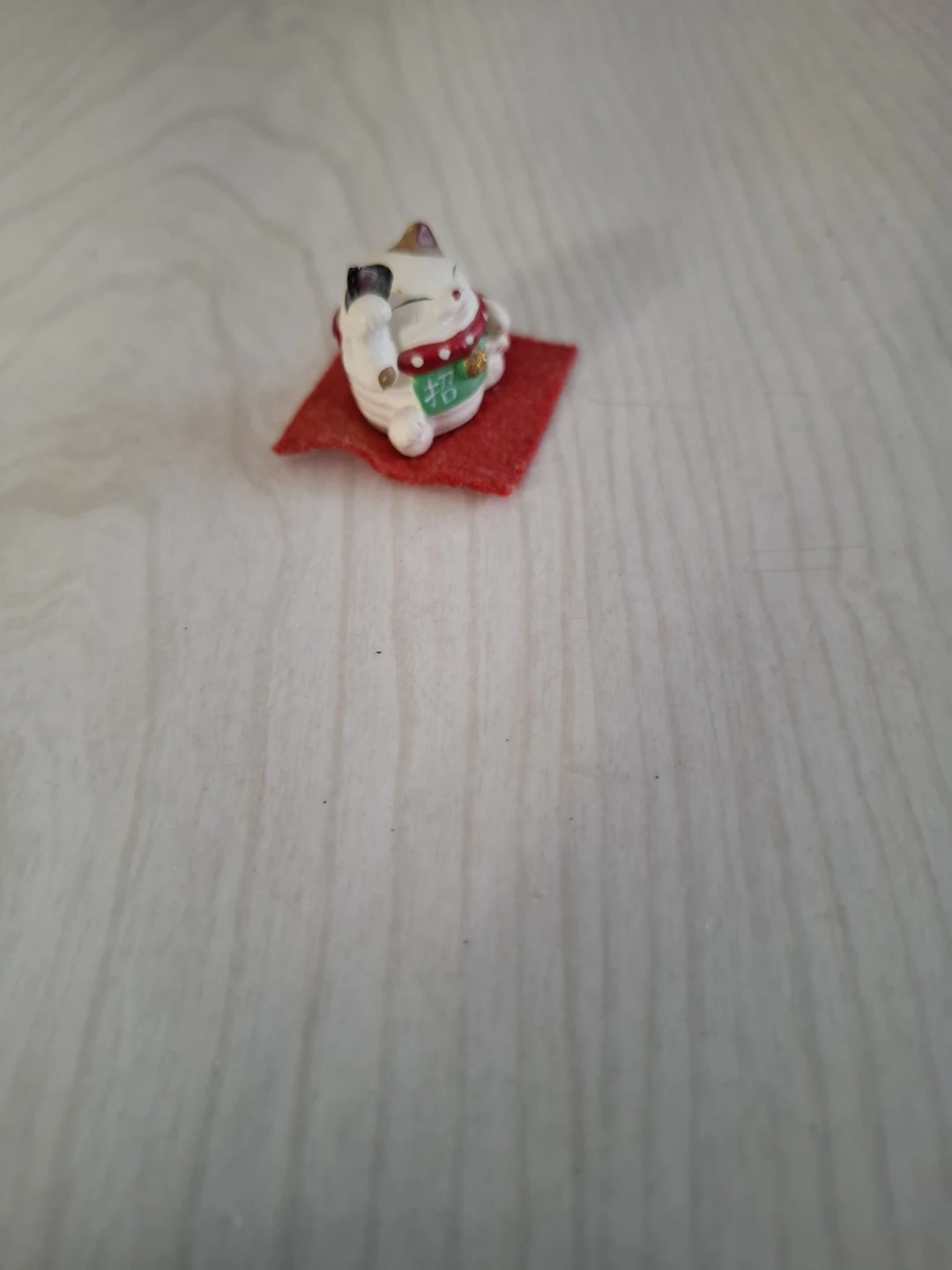 Maneki-neko Lucky Cat Figurine - photo 4