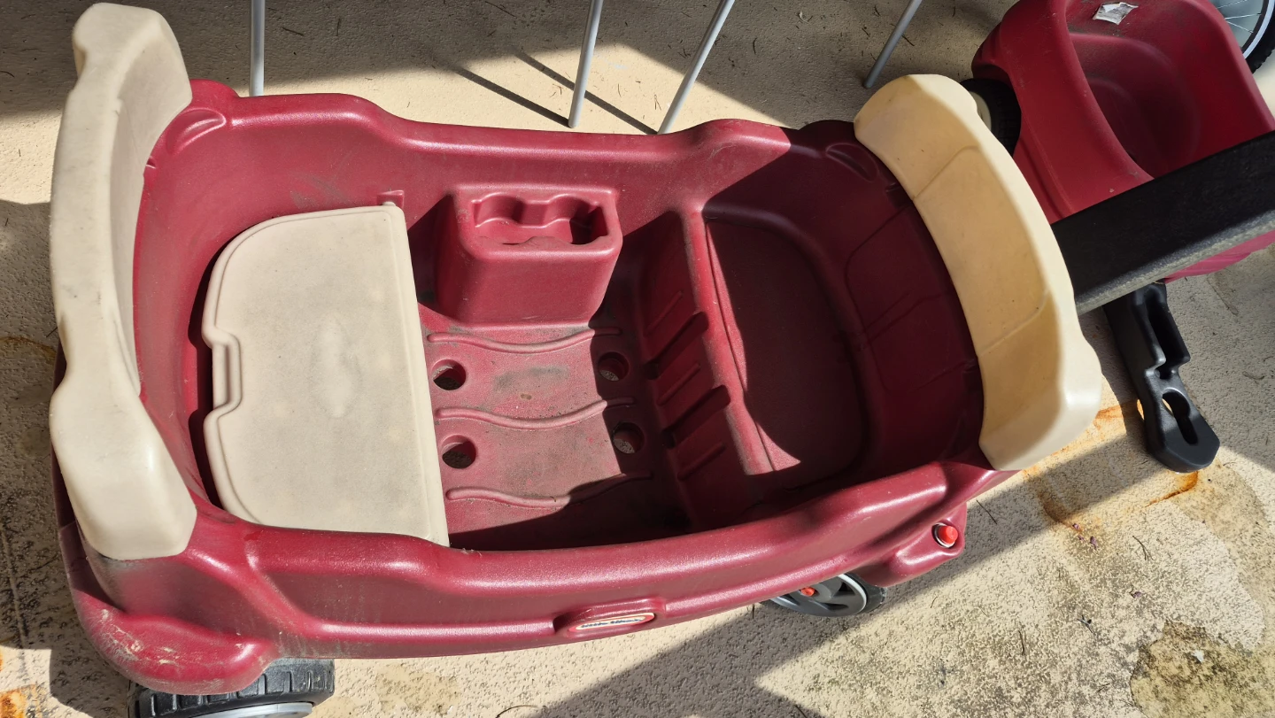 Little Tikes Wagon (Pull Wagon with Seats)