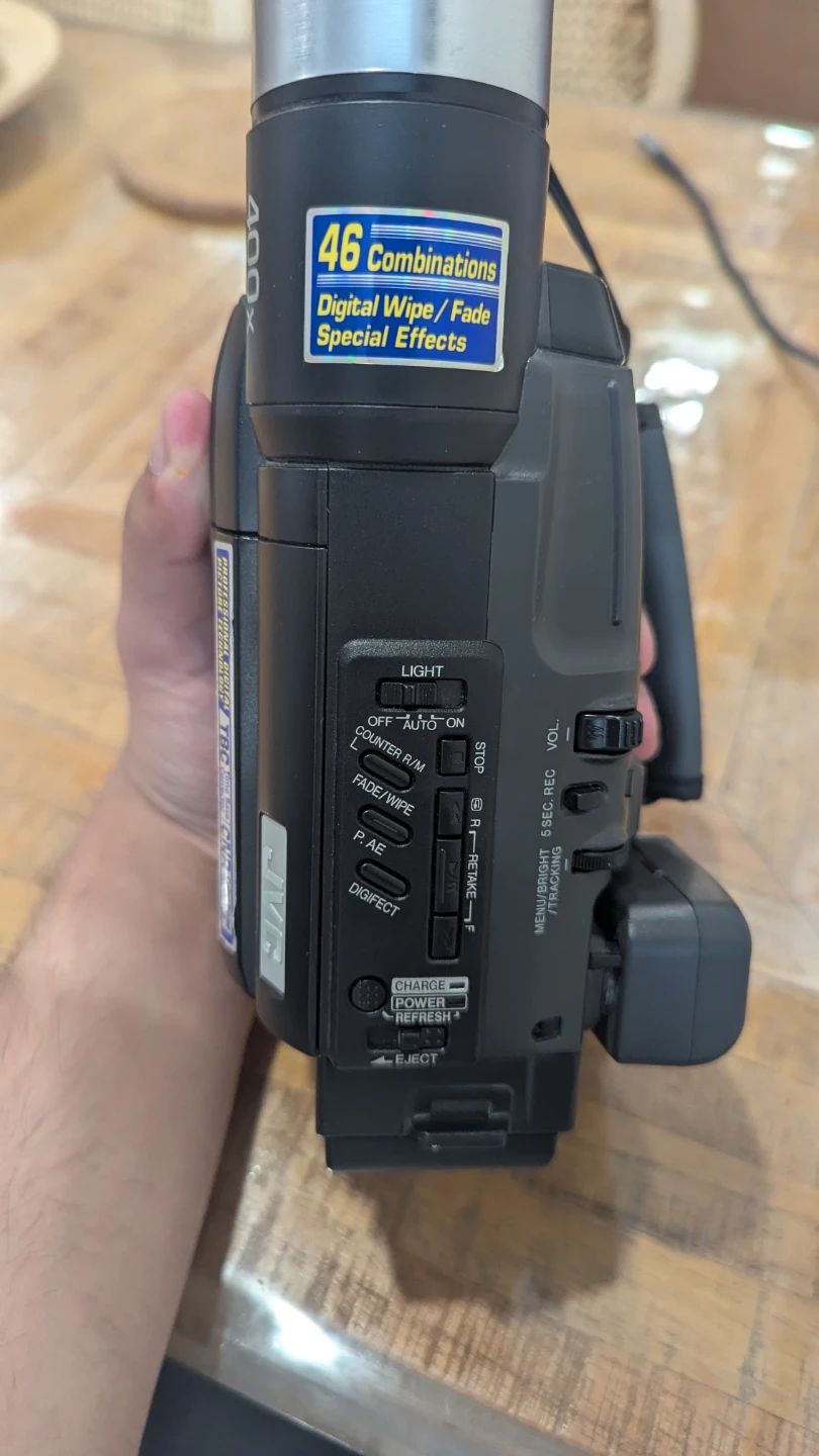 JVC GR-AXM230 VHS-C Camcorder - photo 5