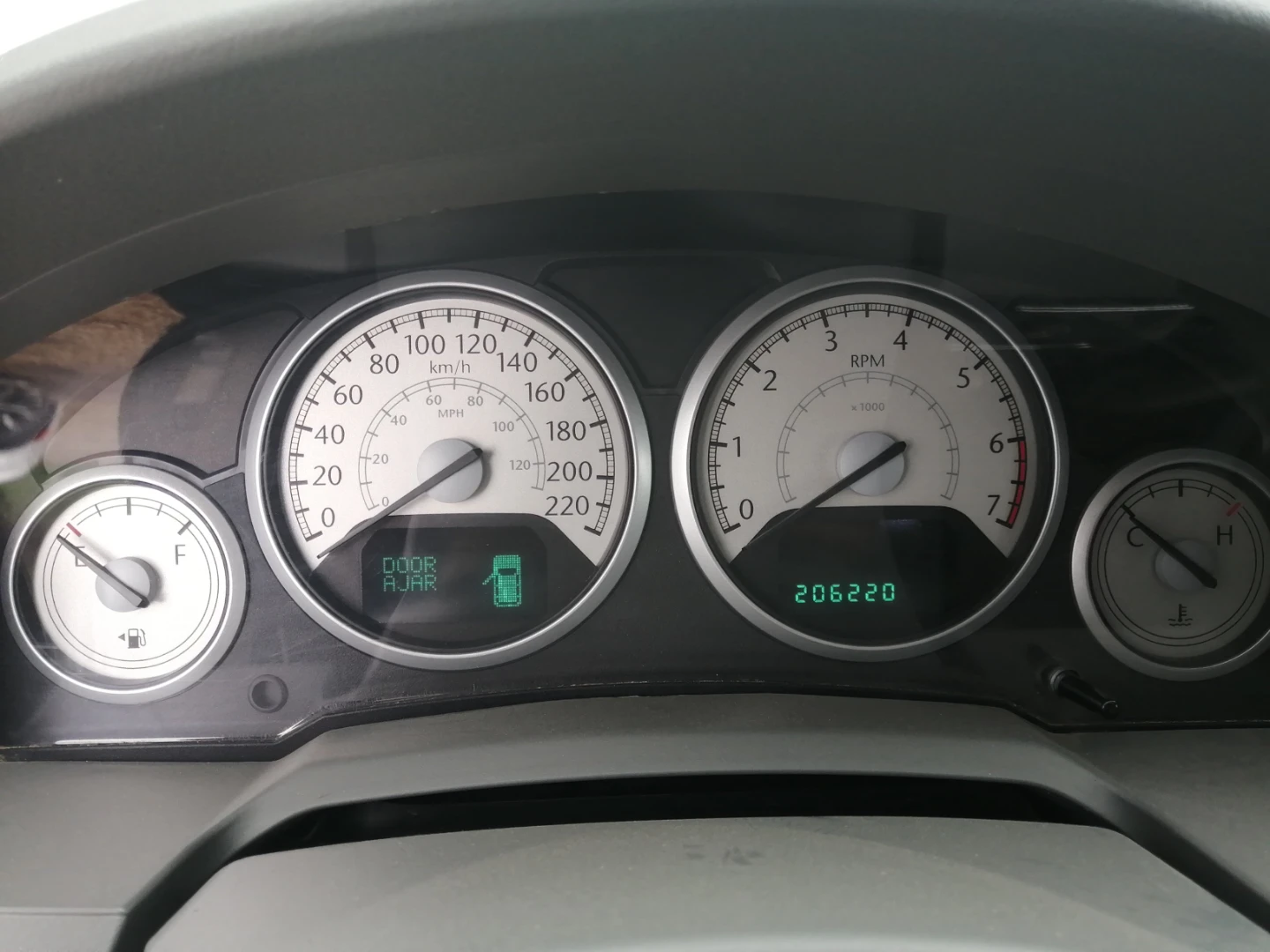 2008 Chrysler Town & Country Van - photo 2