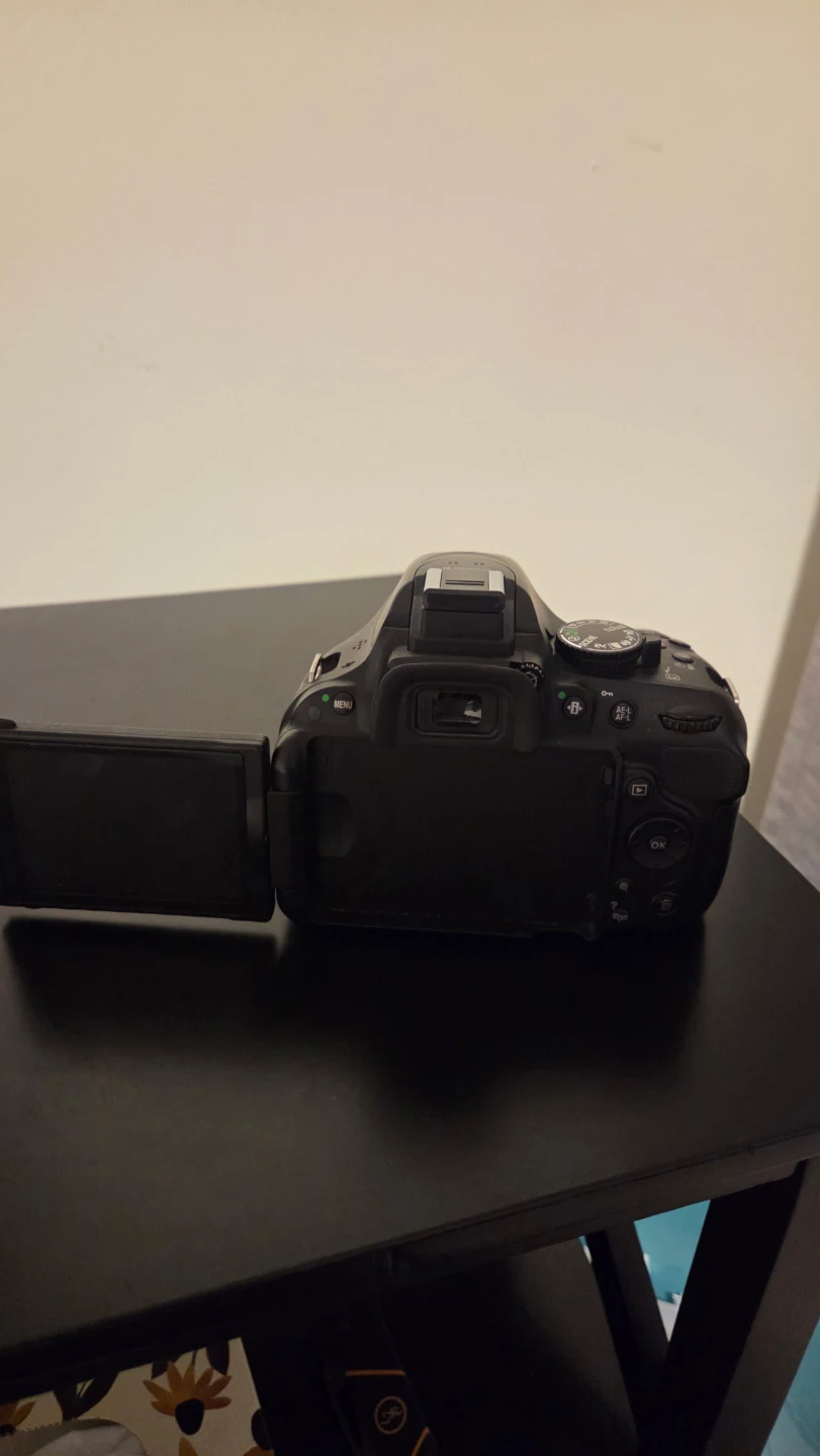 Nikon D5200 DSLR Camera with 18-55mm Lens - photo 2
